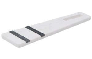 Bílo-černé mramorové servírovací prkénko Kave Home Nira 40 x 12 cm